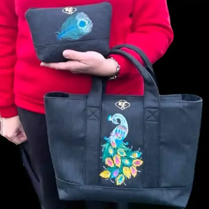 borsa e pochette indossate