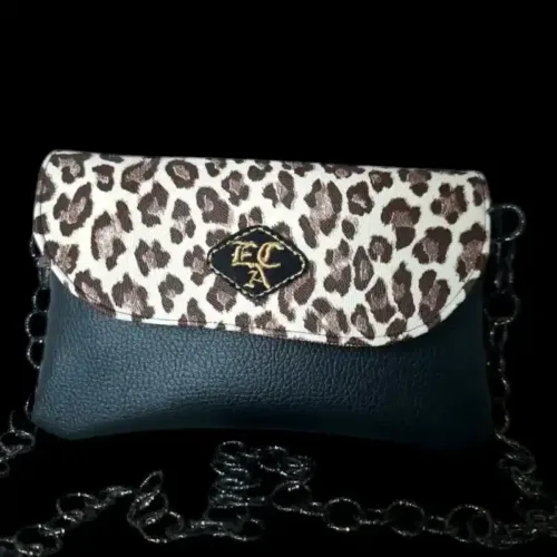 pochette in ecopelle nera effetto martellato e leopardato